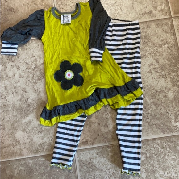 MisTeeV-Us outfit. - Picture 1 of 10